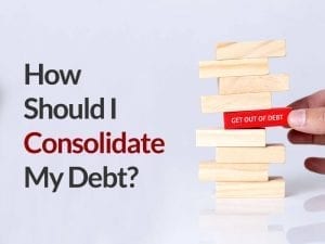  Bloques apilados con la pregunta De Cómo debo consolidar mi deuda junto a ella